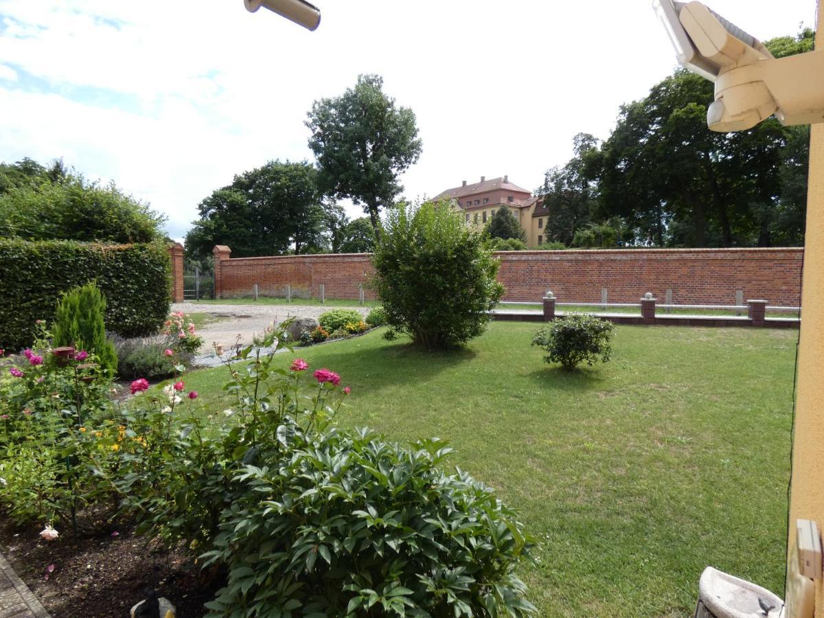 Reuterstadt Stavenhagen Ferienwohnung Am Schloss מראה חיצוני תמונה
