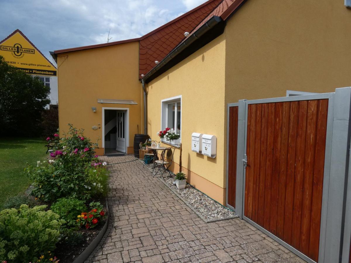 Reuterstadt Stavenhagen Ferienwohnung Am Schloss מראה חיצוני תמונה