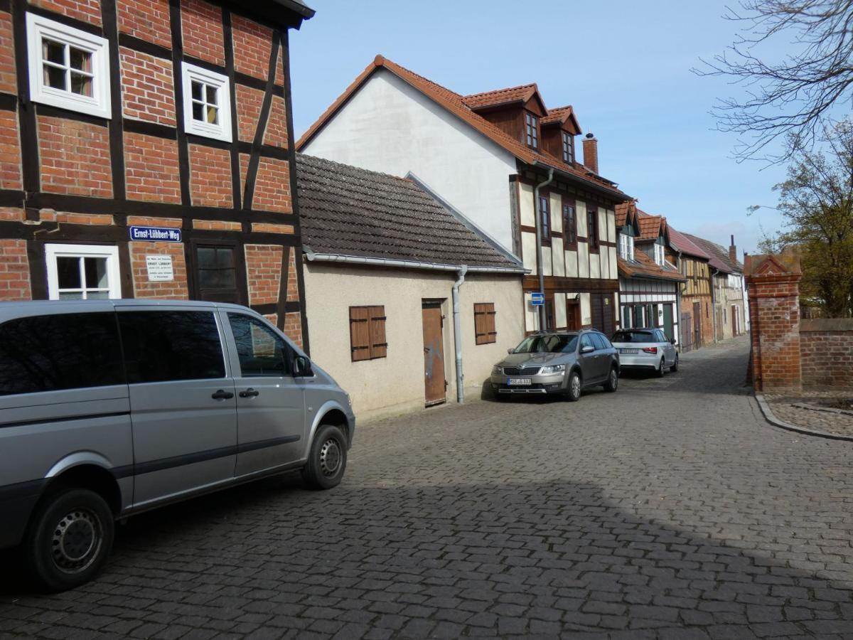 Reuterstadt Stavenhagen Ferienwohnung Am Schloss מראה חיצוני תמונה