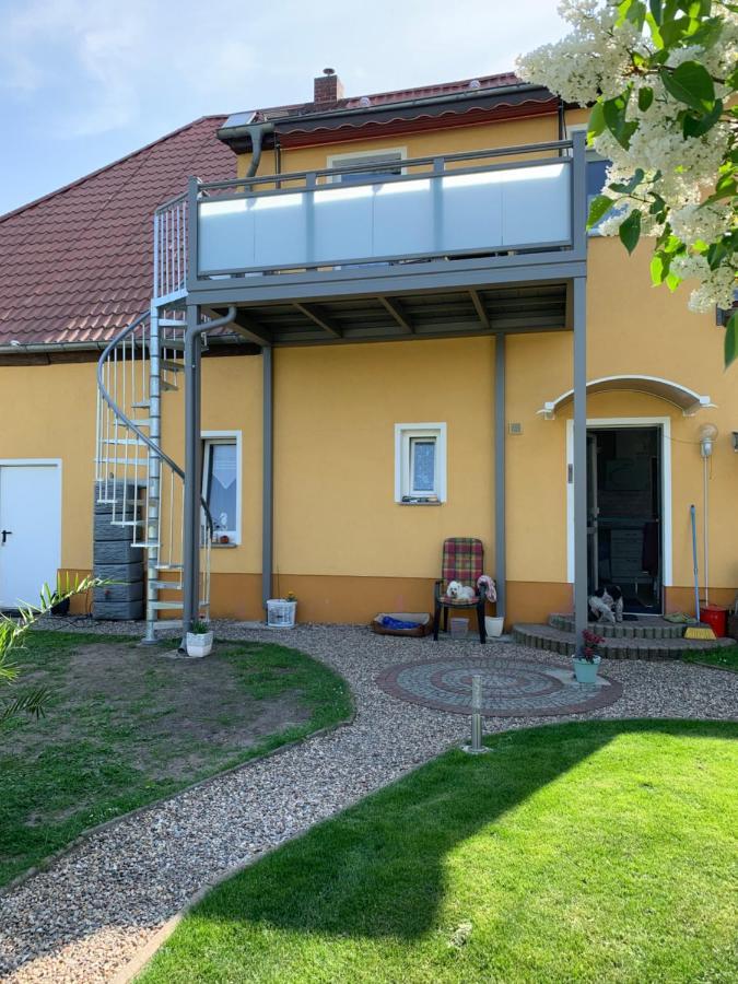 Reuterstadt Stavenhagen Ferienwohnung Am Schloss מראה חיצוני תמונה