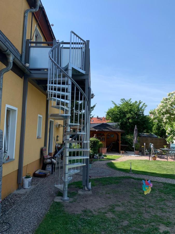 Reuterstadt Stavenhagen Ferienwohnung Am Schloss מראה חיצוני תמונה