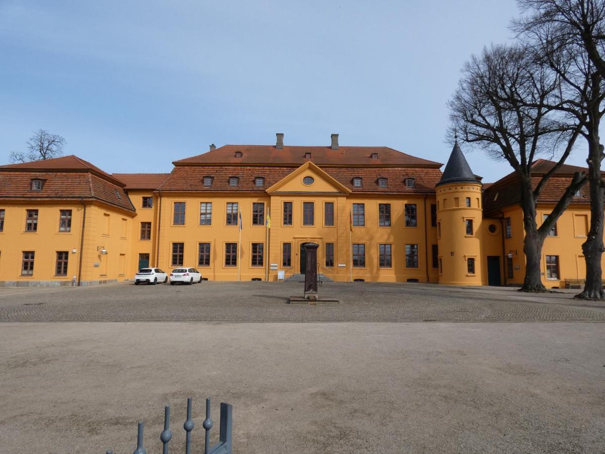 Reuterstadt Stavenhagen Ferienwohnung Am Schloss מראה חיצוני תמונה